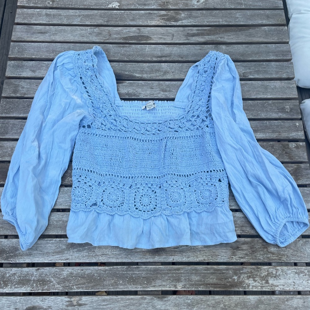 American Eagle crochet and gauze blue top